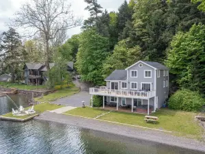 The Chosen Spot: Secluded, Views, Wineries, Hot tub, Skiing, Pet friendly!
