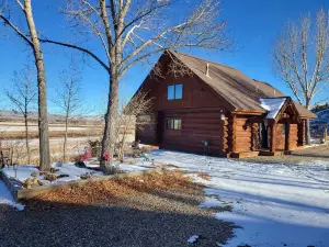 Cozy cabin that sit's on 100 acres right outside of Kremmling Co