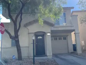 Perfect Las Vegas getaway. 12 minutes to the strip. 2 bedrooms. All amenities