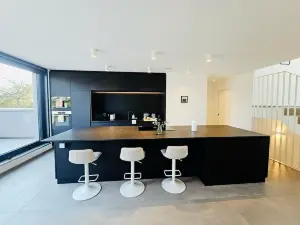 Spacious 3 Bedroom with Large Terrace and Parking-Shut1