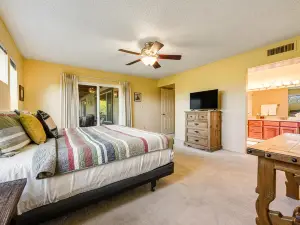 Dog-friendly, Cave Creek home with covered patio, hot tub & mountain views