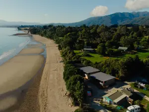 Golden Bay Beach Retreat