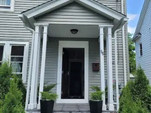 Charming 3 bed/2 bath town home with gorgeous back yard