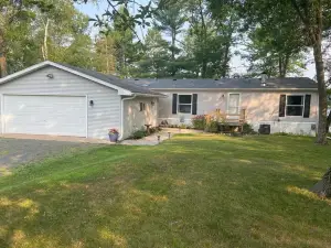 Spacious cabin right on the lake, perfect for your next family vacation!