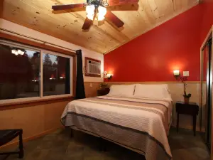 The Woods Hotel - Gay Lgbtq Cabins