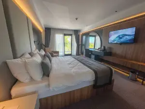 세라 레이크 센터 호텔
