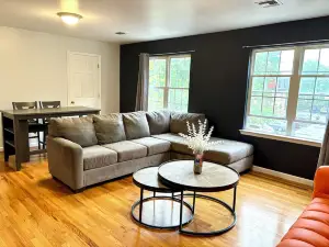 Cozy 2-bedroom apartment with WiFi, AC, large outdoor balcony