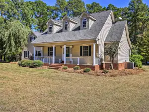 Idyllic Hawkinsville Retreat Large Fire Pit!