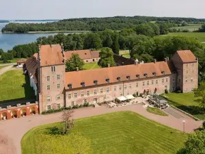 Modern 1-Bedroom Apartment for 6 Near Kristianstad