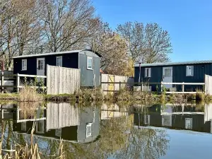 เดอะไวท์ฮอร์ส โฮเทล