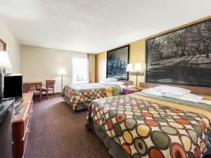 Super 8 by Wyndham Shepherdsville / Louisville South I65