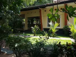 Wood Side Tour Inn