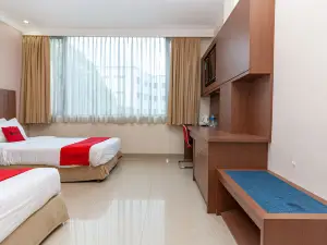 RedDoorz Premium at Hotel Ratu Residence