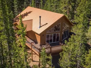 Spacious Cabin w/ Views & Deck Near Jefferson Lake