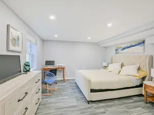 New York Abode w/ Pool & Patio, Near Times Square!