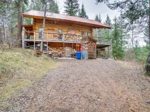 Tree-Lined McCall Cabin Walk to Payette River!