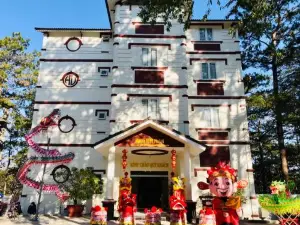 Khach San Hung Viet (Mang Đen)
