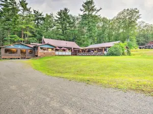 Handcrafted Log Cabin in Candor: Group Getaway!