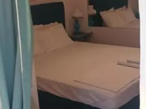 City Break Nearby Metro and Bus Express Airport