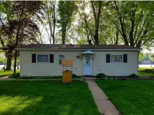 Charming Waterfront 3-Bdrm. Cottage on Wolf River with Private Dock. Fremont, WI
