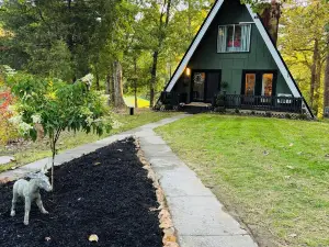 NEW property! Lakeside covered  hot tub, A-frame 3 King Beds,  Shawnee Forest