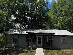 Spacious 3 bedroom house with Lake Access in Warsaw Mo.
