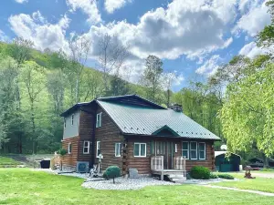 The Fox Den: Raystown Vacations ~ Linens Incl ~ EZ Boat Parking~ Dogs Welcome!