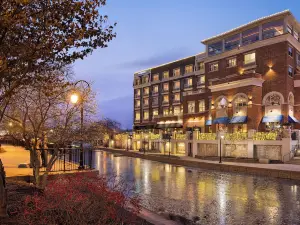 Hotel Indigo Naperville Riverwalk