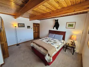 Bear Mountain Lodge