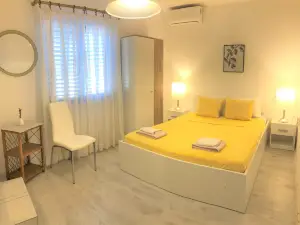 Dragan's Den Hostel