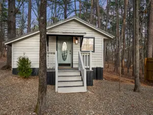 Outdoor Adventure and Modern Comfort Await - Stunning Cabin Retreat