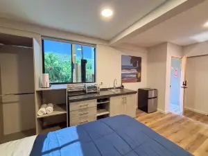 Lora Loca Inn