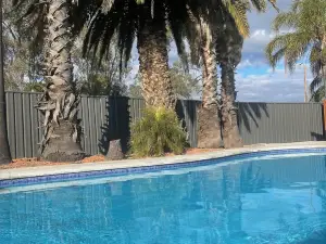 Town & Country Motor Inn