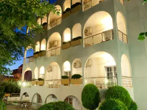 Kronos Hotel