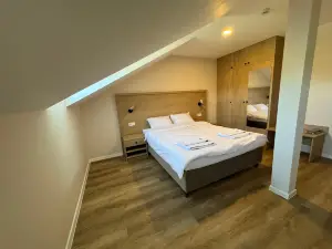Promenaden Hotel