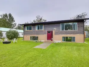 Serene Palmer Home Walk to Downtown and Riverfront!