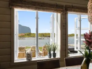 Villa Borgvåg - A unique Seafront Villa in the heart of Lofoten