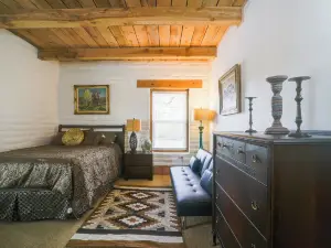 Las Cruces Home 'La Casa Blanca' w/ Courtyard