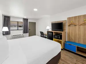 Days Inn by Wyndham Independence