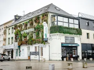 Brit Hotel l'Arrivée Guingamp