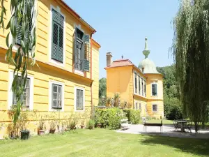 Glorious Castle in Sankt Pölten With Sauna