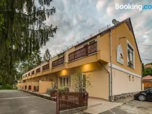 Lipicai Hotel és Étterem