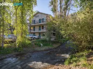 The Creekside Retreat: Steps to All of Telluride