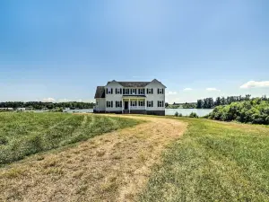 Waterfront Montross Home W/Private Boat Slip!