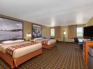 Super 8 by Wyndham Ottawa