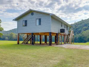 Melbourne Home w/ Fire Pit on the White River!