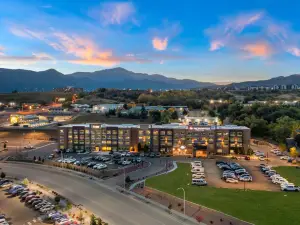 โรงแรม เบสท์ เวสเทิร์น พลัส ฟิลล์มอร์ อินน์ แอนด์ สวีทส์