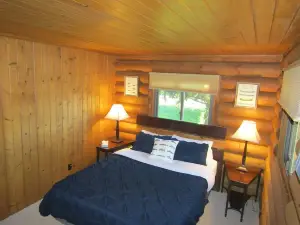 Lake Winnebago waterfront 3 bedroom Log home on a private lot with a great view!