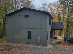 Clover House at Alpine Lake with pool access.