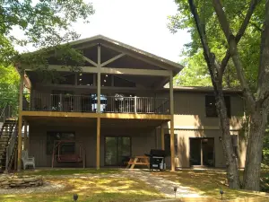 LAKE FRONT 6 BEDROOMS  4 BATHS  SLEEPS 14